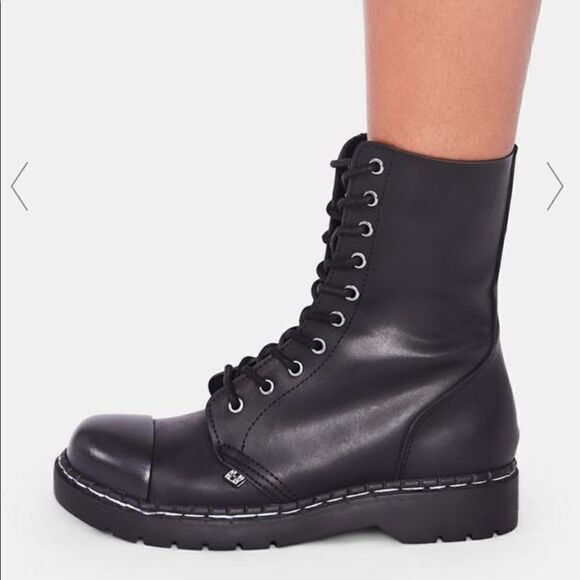 T.U.K. 10 Eye Black Matt combat boots US size 7 women’s - Picture 4 of 16